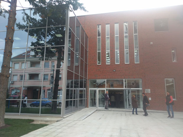 Дом Војске испуниле књиге